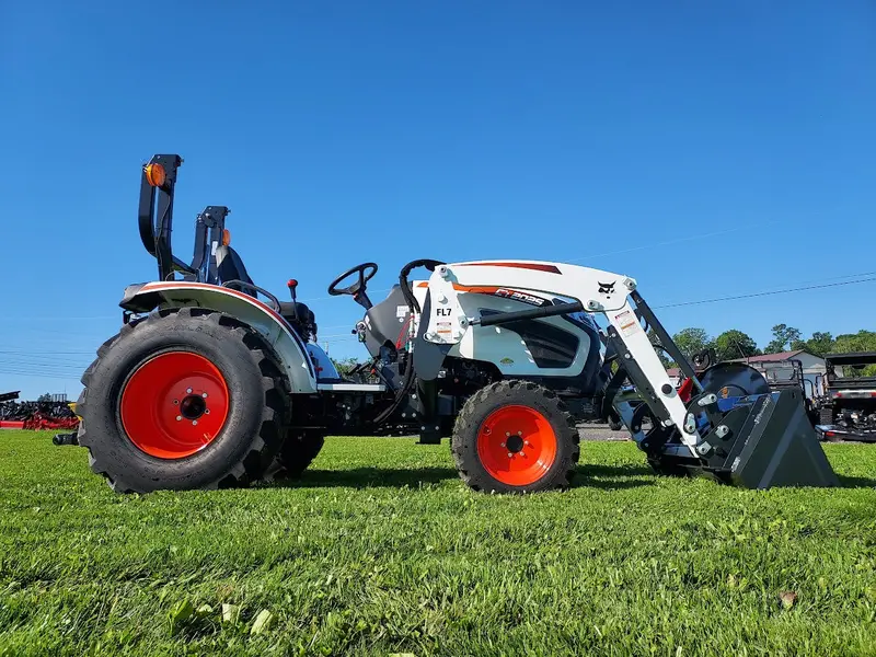 Bobcat Ct2025 Hst Compact Tractor With Hydraulic Loader 1
