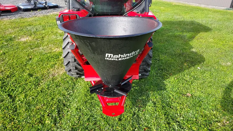 Mahindra Fsq480 Broadcast Spreader 1