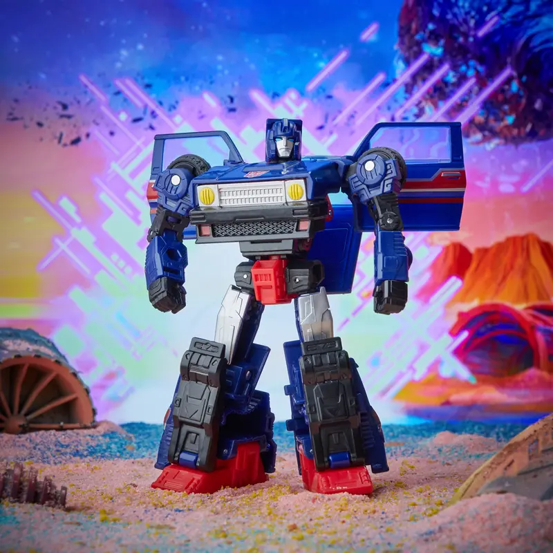 Transformers Generations Legacy Deluxe Figure: Autobot Skids 1