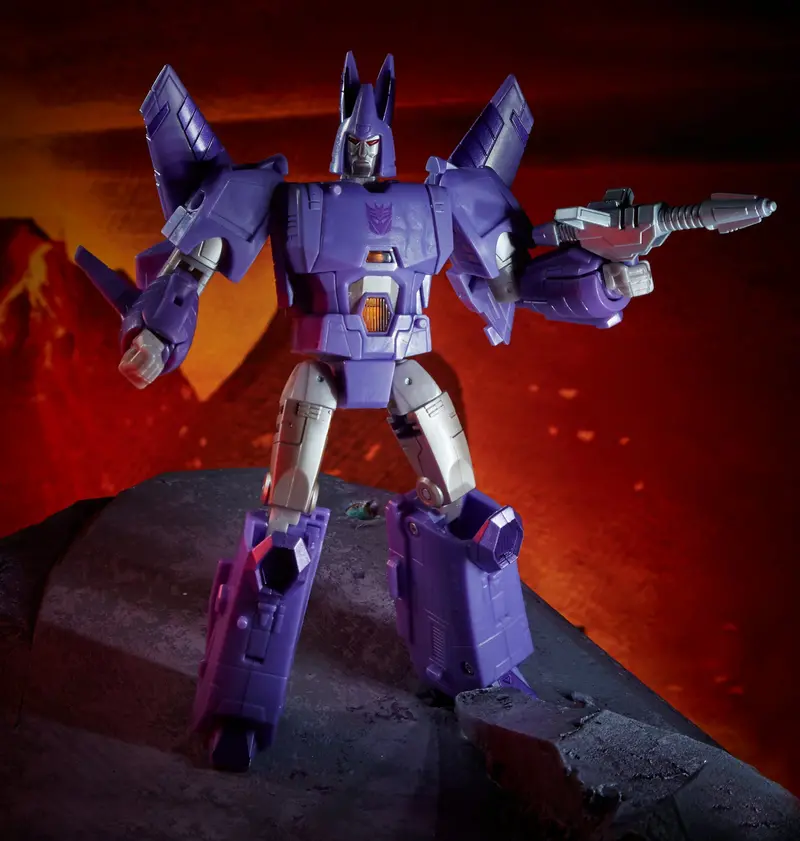 Transformers War For Cybertron: Kingdom Voyager Cyclonus Figure 1
