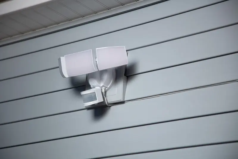 Triple-Head Solar Security Light – 2500 Lumens, Motion-Sensing & Fully Adjustable 1