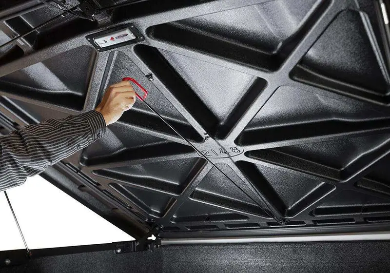 Undercover Elite Uc1138 Hard Folding Tonneau Cover – Fits 2014–2018 Gmc Sierra (5'9") 1
